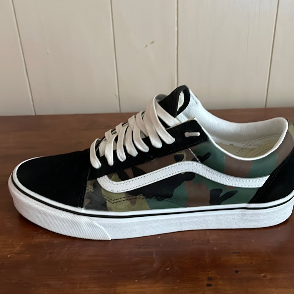 Camo/black vans lows